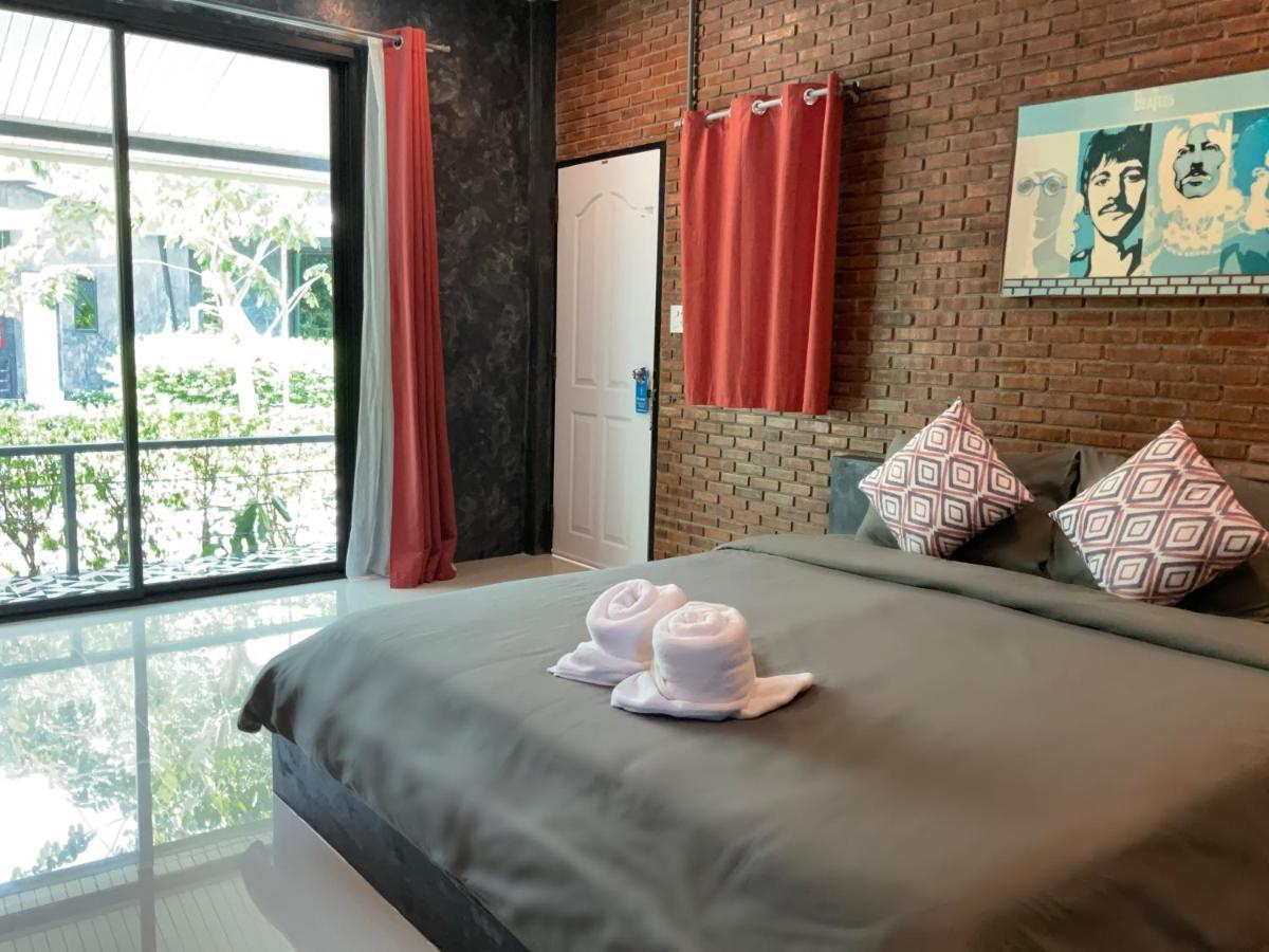 Baan Tonjaeng Resort Chai Nat Esterno foto
