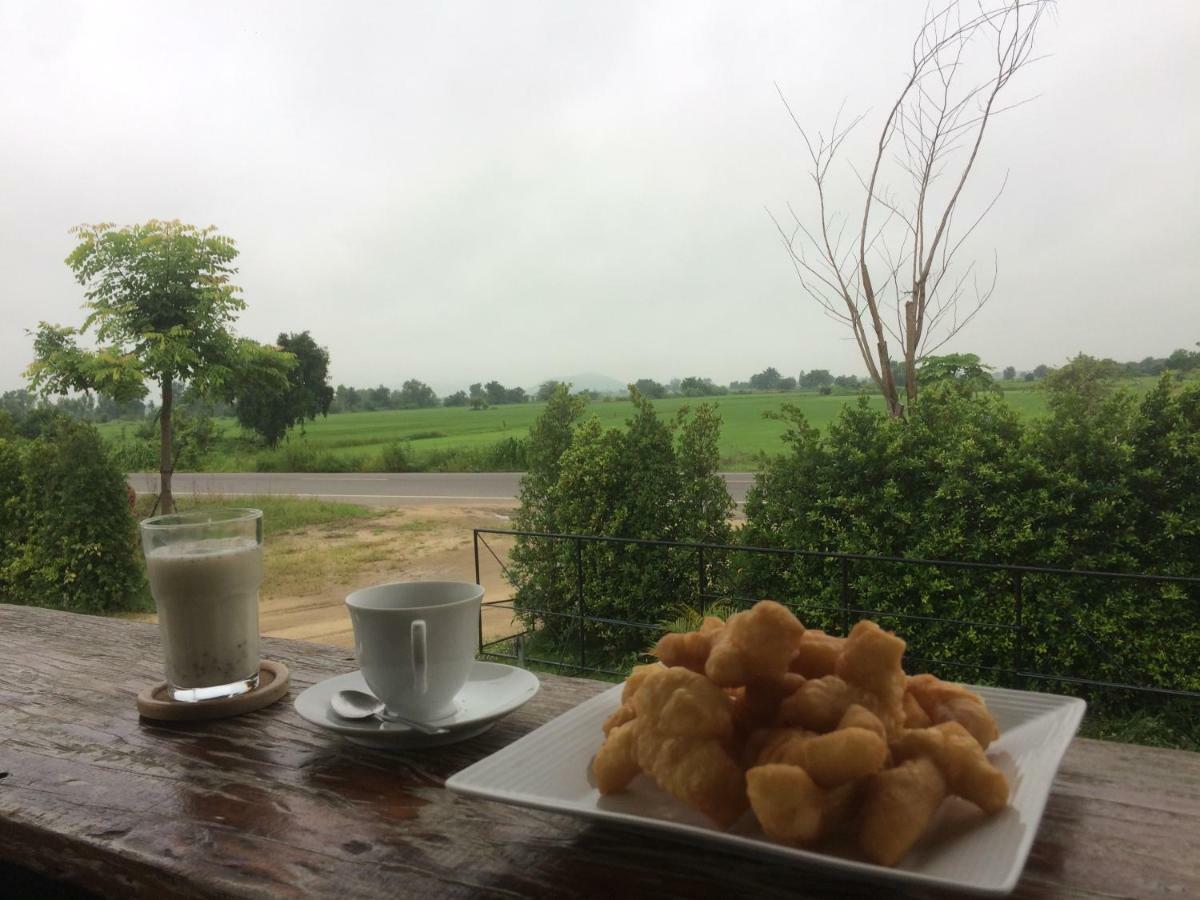 Baan Tonjaeng Resort Chai Nat Esterno foto